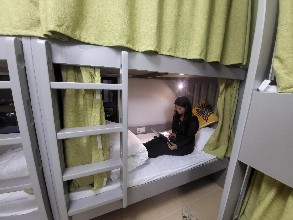 Pirates Bay Hostel Dubai Luaran gambar